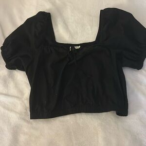 Black puffy sleeve crop top